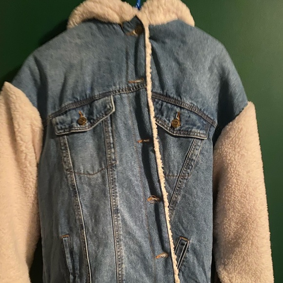 Fashion Nova denim jack with sherpa fur - Picture 2 of 2